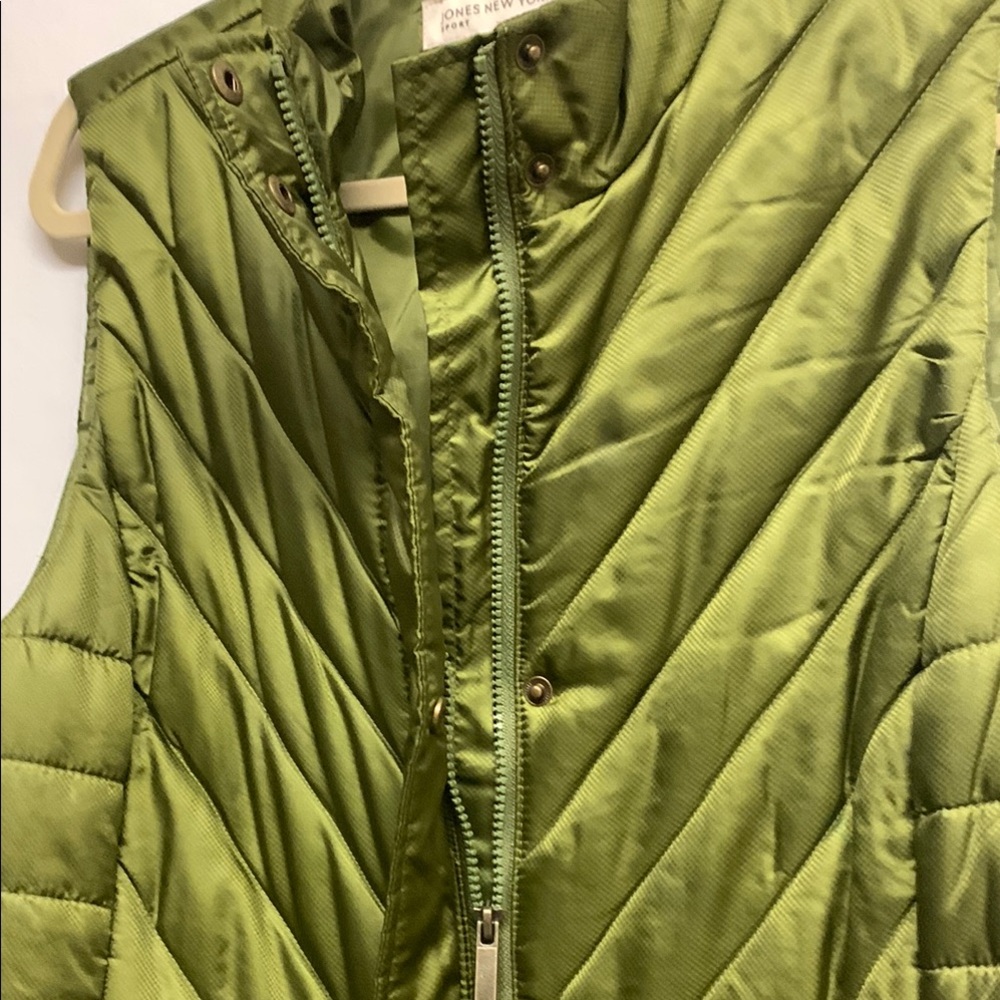 Jones of New York Green Quilted Puffer Vest - Picture 3 of 6